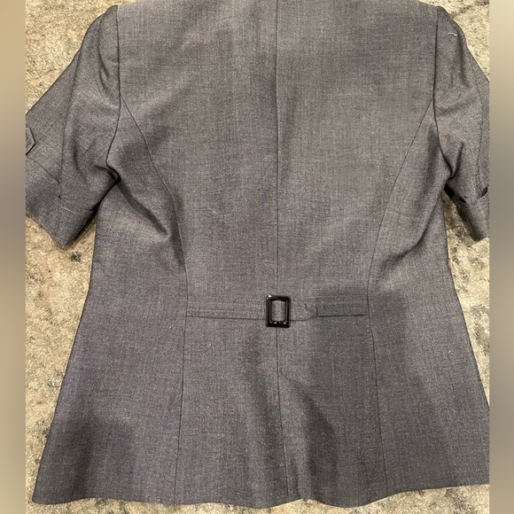 Tahari - Grey short sleeve suit jacket - size 2P - Picture 6 of 6